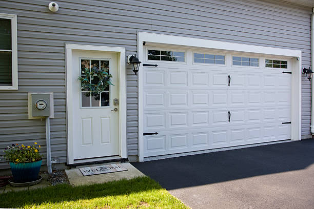 24/7 Emergency Garage Door Panel Replacement experts in Maine, WI